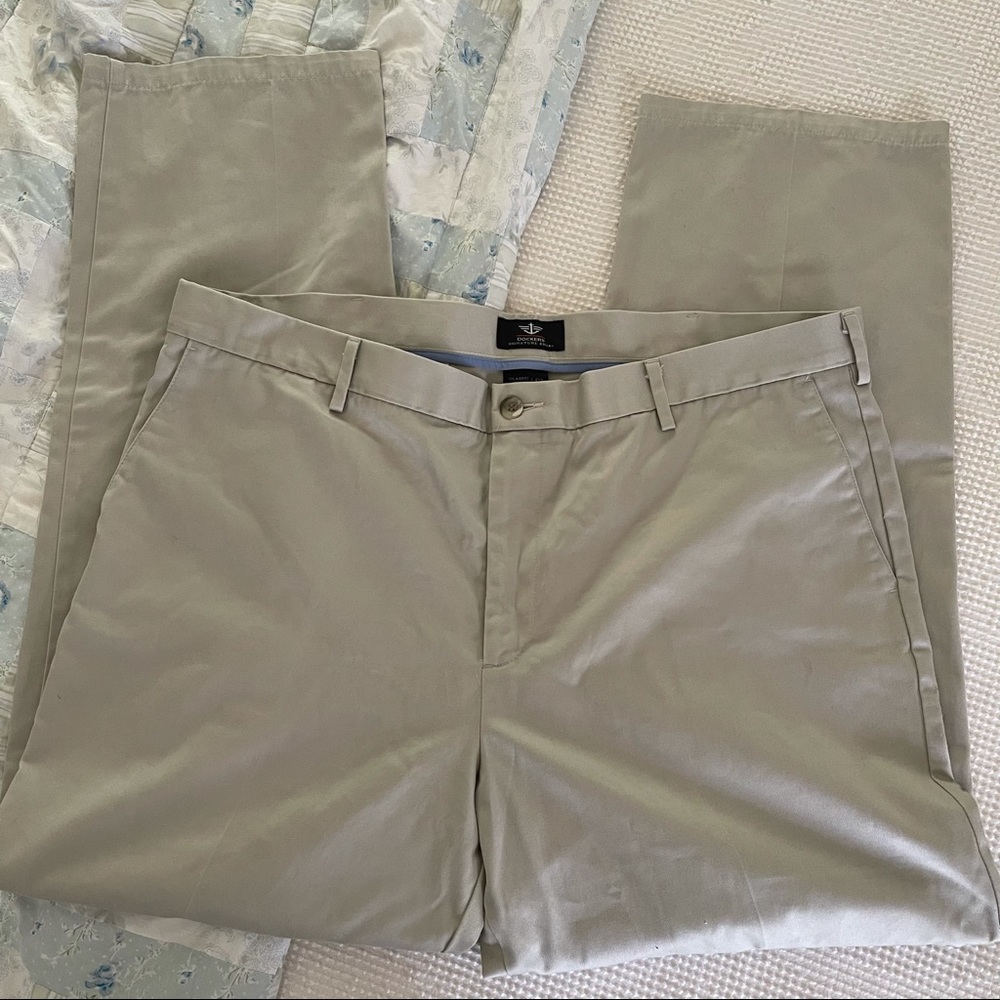 Dockers flat front signature khaki pants W42L32